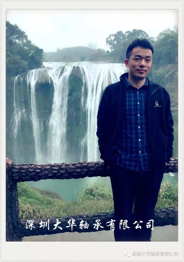 來一張浦經(jīng)理的特寫，有沒有長得很像李彥宏？